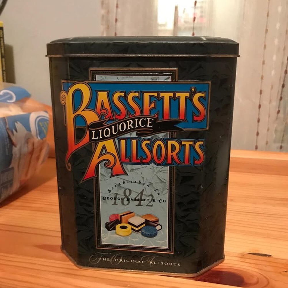 1992 B A S S E T T S liquorice tin